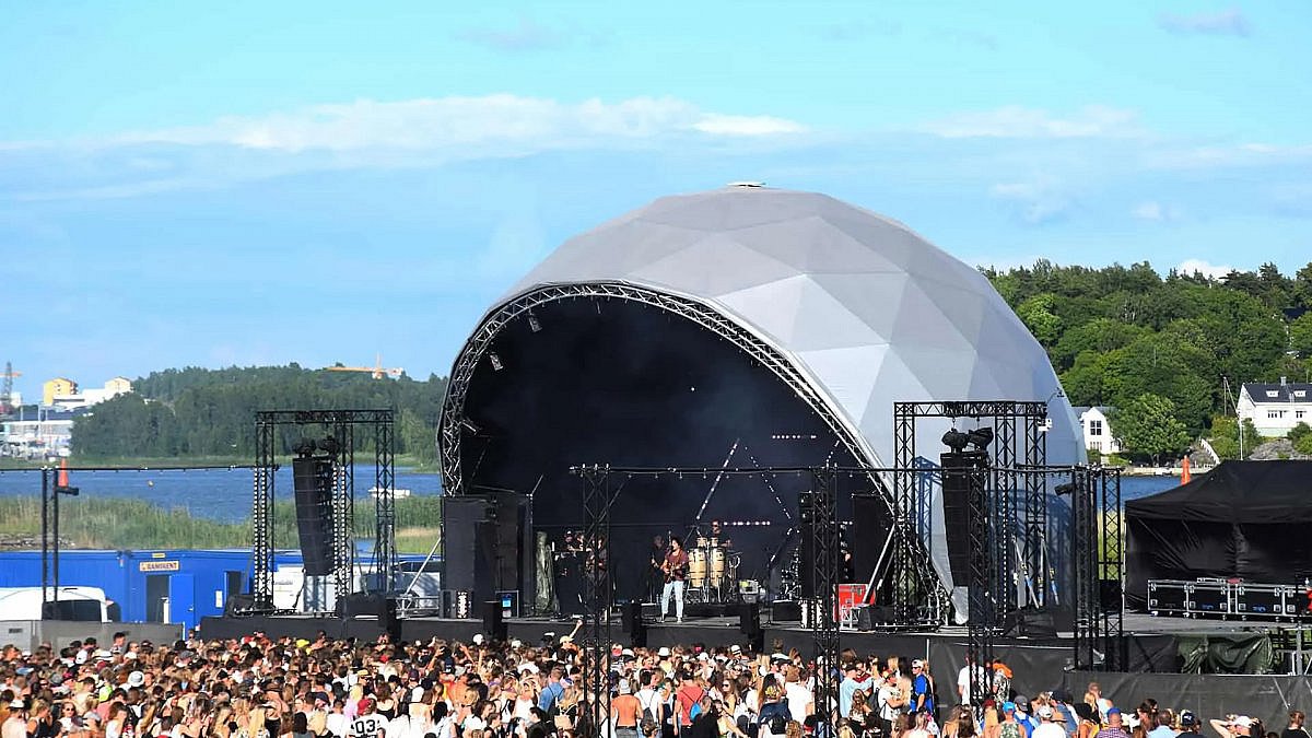 Roof 14 as “Rainbow stage” in Finland