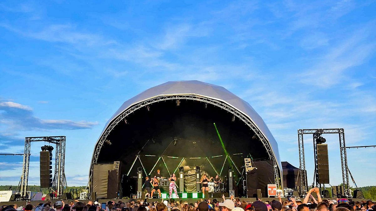 Roof 14 as “Rainbow stage” in Finland