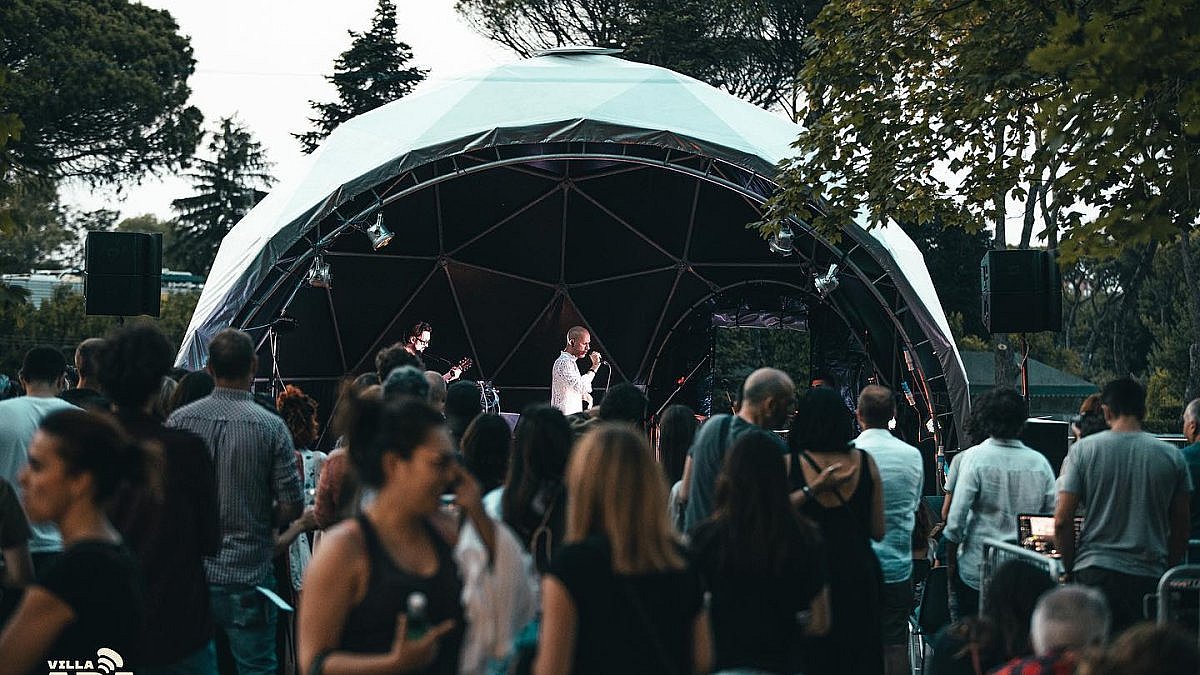 قباب في مهرجان فيلا آدا