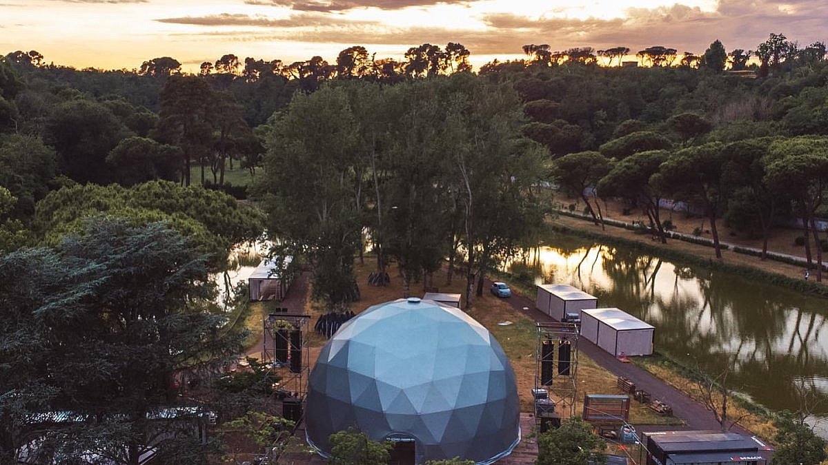 قباب في مهرجان فيلا آدا